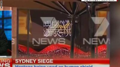مذيعون يتحدثون لخاطف الرهائن بسيدني: والاخير يطلب علم "داعش" ومكالمة رئيس وزراء استراليا