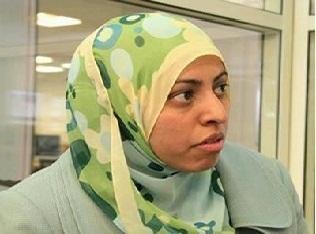 وزيرة الإعلام توجه بأيقاف توزيع صحيفة الثورة بعد اقتحام مبنى الصحيفة من قبل جماعة الحوثي