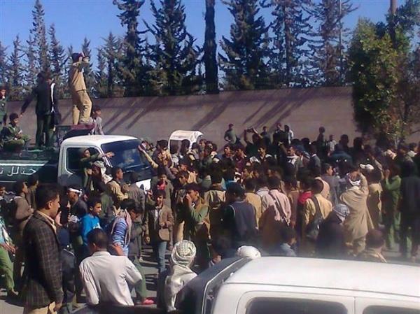 بالصور.. طلاب مدرسة "الحسن بن علي " ينتفضون في وجه المليشيات الحوثية بصنعاء