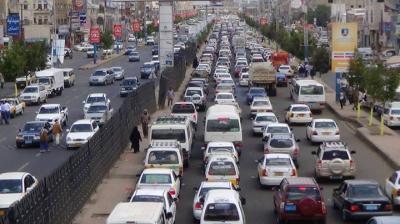 أختناق مروري وقطع طرقات وإزدحام وسط العاصمة صنعاء