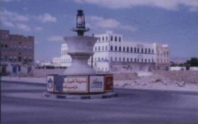 مسلحون يسطون على ثلاثة ملايين ريال من سيارة للكهرباء في غيل باوزير 