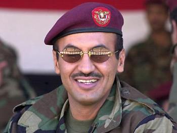 مصادر: أحمد على نجل الرئيس اليمني وقائد الحرس الجمهوري يدير شؤون البلاد في دار الرئاسة .. بينما نائب الرئيس عبد ربه منصور هادي موجود في منزله