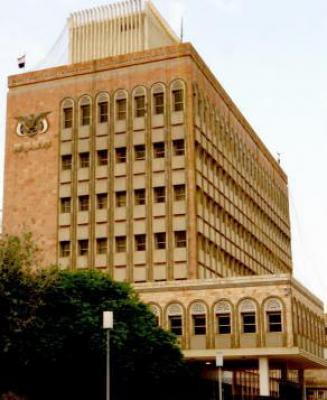 بعد انباء توقيف طائرة محملة بمليارات الى عدن.. أين يريد هادي باليمن؟ وأين تنتهي مغامرة نجله؟ (تقرير)