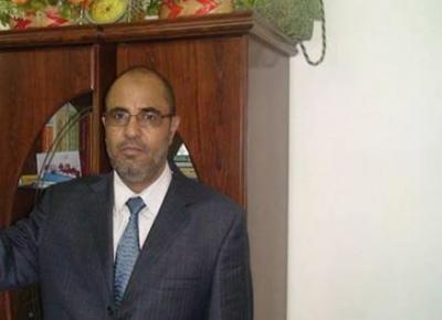 خبير اقتصادي يمني يعلق على تصريح وزارة المالية، ويشكك بروايتها حول تحويل 15 مليار