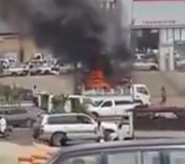 بالفيديو.. في شجاعة نادرة .. سائق يمني يقود شاحنة مشتعلة ناراً ليخرجها من سوق صبيا الشعبي بجازان السعودية