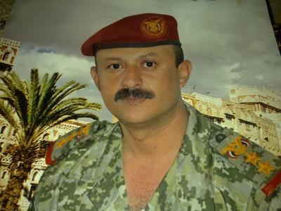 عاجل: قائد الحرس الرئاسي يعلن إنقلاب الحوثيين على الرئيس هادي وسيطرتهم على الرئاسة