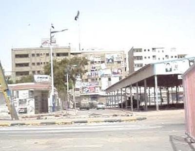 انفجارات واشتباكات في ساحة الشهداء بعدن