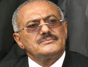 دبلوماسي يمني في الرياض: الرئيس صالح تكلم معانا، وسأل عن المغتربين، وهو احسن حالاً من غيره من المصابين