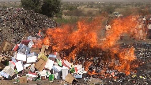 اتلاف مواد غذائية منتهية الصلاحية بمديرية عبس محافظة حجة‎