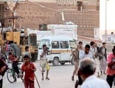 صحيفة إماراتية: الحوثيون ينكلون بصنعاء ويحكمون الحصار على هادي وبحاح 