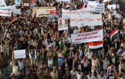 الظواهري يحث اليمنيين على مواصلة انتفاضتهم والمحتجون في اليمن يطالبون بمجلس رئاسي انتقالي وواشنطن تحذر من تنامي القاعدة 