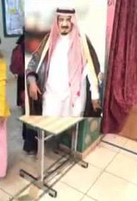 شاهد.. طريقة مبايعة طالبات إحدى مدارس المملكة للملك سلمان (فيديو الطريقة الجديدة)