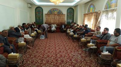 قيادات جنوبية تزور الرئيس هادي في منزله بصنعاء وتؤكد تضامنها