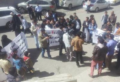 الاصلاح يتجاوب لضغوط أعضاءه ويتحدث عن الحوثيين انهم سيسلمون المقرات ويُطلقون المختطفين خلال ساعات