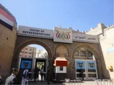 الحوثيون يسيطرون على مجلس النواب ويشكلون لجنة تحضيرية لمجلسهم الوطني