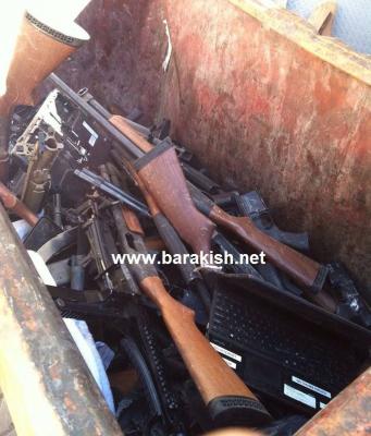 مارينز السفارة الأمريكية في صنعاء يحرقون أسلحتهم قبيل المغادرة – صور 