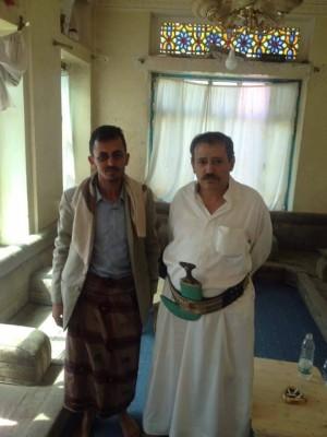 أول صورة للشيخ علي قعشة بعد الإفراج عنه من قبل جماعة الحوثي في إب