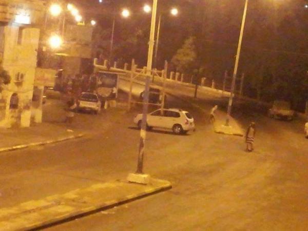 مسلحو اللجان يسيطرون على مبنيي التلفزيون والمخابرات بعدن جنوب اليمن، وسقوط قتلى وأسر 20 جندي وضابط