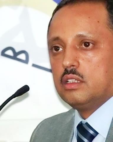 الأديب الروائي اليمني همدان زيد دماج يفوز بجائزة "الشارقة للإبداع العربي " 