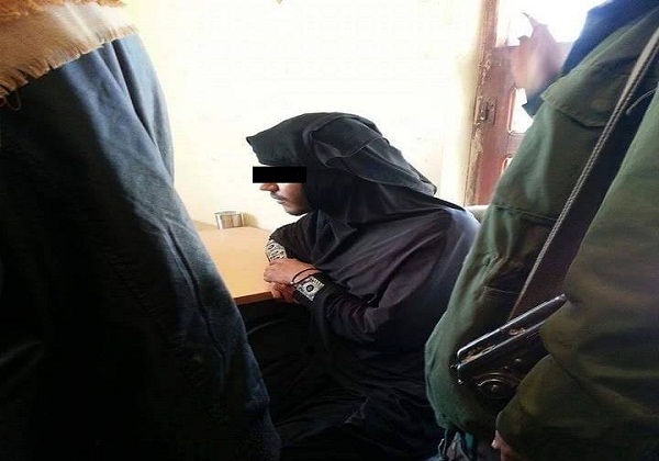 ضبط شخص متنكر بزي نسائي في شارع "خولان" بصنعاء (صورة)