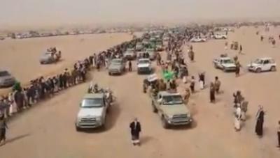 عرض عسكري ضخم وحشد كبير لقبائل بني هلال بشبوة في رسالة تحذيرية لجماعة الحوثي (فيديو)