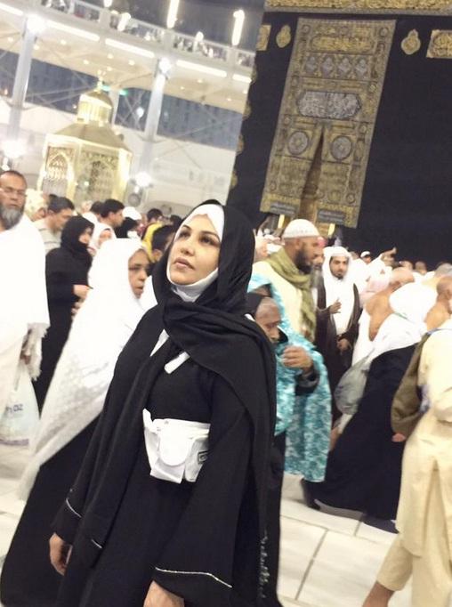 الفنانة أحلام تنشر صورها أثناء أداءها مناسك العمرة الفنانة أحلام تنشر صورها أثناء أداءها مناسك العمرة