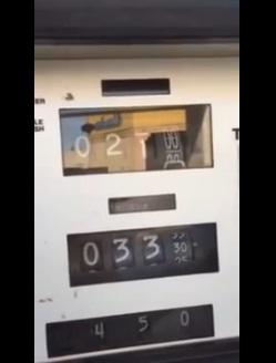 بالفيديو.. سعودي يوثق تلاعب عامل محطة بأسعار الوقود 