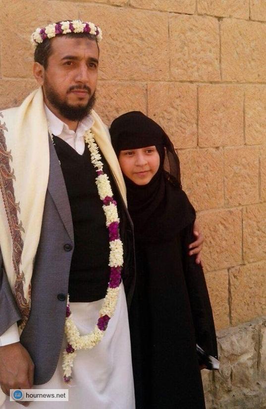 بالصورة: طفلة يمنية 10 سنوات تزور والدها في سجنه وتزف له بشرى إكمالها حفظ القرآن، ووالدها ينشدها شعراً (نص القصيدة)