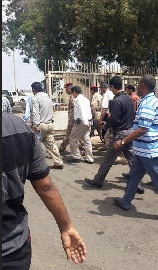 بالصور .. اللواء الصبيحي يزور مطار عدن الدولي ومعسكر بدر