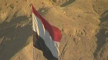 مقتل 4 واصابة 12 مدني في قصف جوي اصاب مركباتهم، واشتباكات عنيفة تدور بالقرب من ملعب الوحدة في ابين