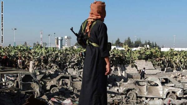  شاهد بالصور.. آثار قصف الطيران السعودي على المعسكرات اليمنية في صنعاء