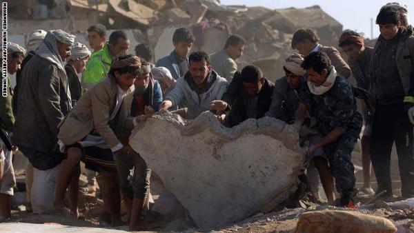 شاهد بالصور.. آثار قصف الطيران السعودي على المعسكرات اليمنية في صنعاء شاهد بالصور.. آثار قصف الطيران السعودي على المعسكرات اليمنية في صنعاء
