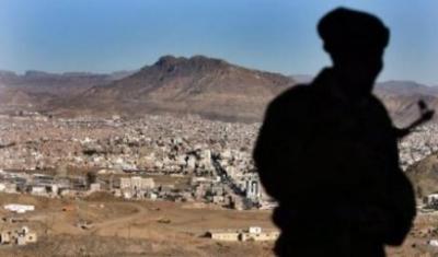 صحيفة: الرياض توجه بتسليح القبائل اليمنية للتصدي للحوثي وزعيم قبلي بارز يتسلم 200 ألف قطعة سلاح 