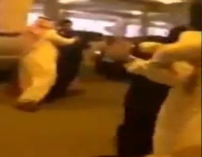 بالفيديو.. "مشاجرة" بين شابين تثير فزع الطالبات في السعودية