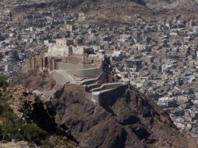 تعز:سائق دراجة نارية يلقي بقنبلة لمحطة مزدحمة ويلقی مصرعة من قبل قوات الامن