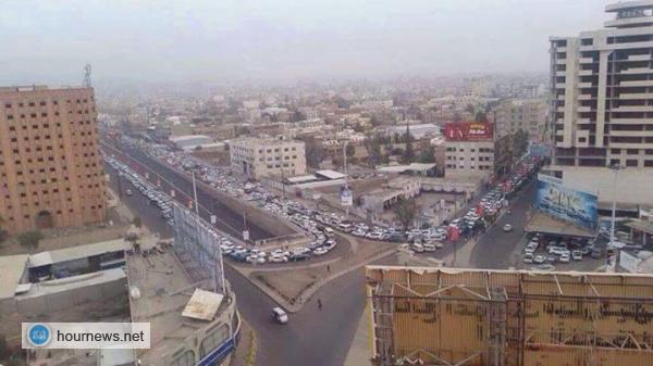 شاهد بالصورة: أطول طابور سيارات باليمن، وسط صنعاء، والسبب!!