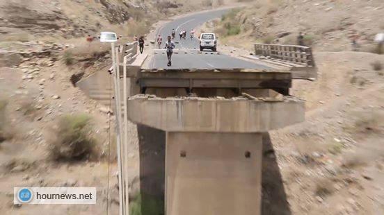 بالصور: طائرات عاصفة الحزم تدمر جسر عقان قرب مدينة كرش في لحج (أطول جسر في اليمن)