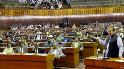 حكومة باكستان "تحترم بشكل كبير" قرار البرلمان عدم المشاركة بعاصفة الحزم ووزير يصفه بـ"التاريخي"