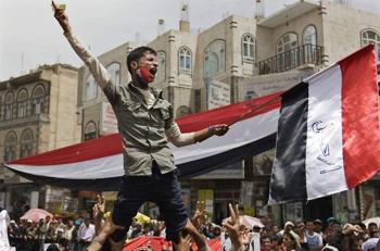 المشاورات تجري لإنجاحه وإعلانه بعد فشل التوقيع على المبادرة الخليجية: المجلس الانتقالي يشكّل العلاج الأخير لأزمة اليمن