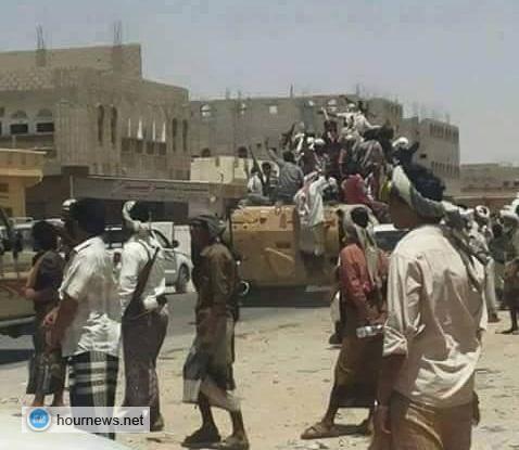 بالصور: القبائل تسيطر على اللواء ثاني مشاه جبلي بشبوة