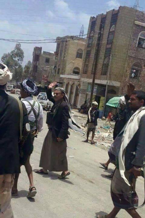 أول صورة للعميد صادق سرحان وهو يقود المعارك في تعز بلباس مدني