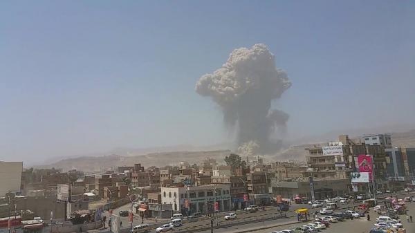 بالصور: المرحلة الثانية تصعق صنعاء، بانفجار هائل، والزجاجات تتطاير على بعد اربعة كيلو مترات (تفاصيل)