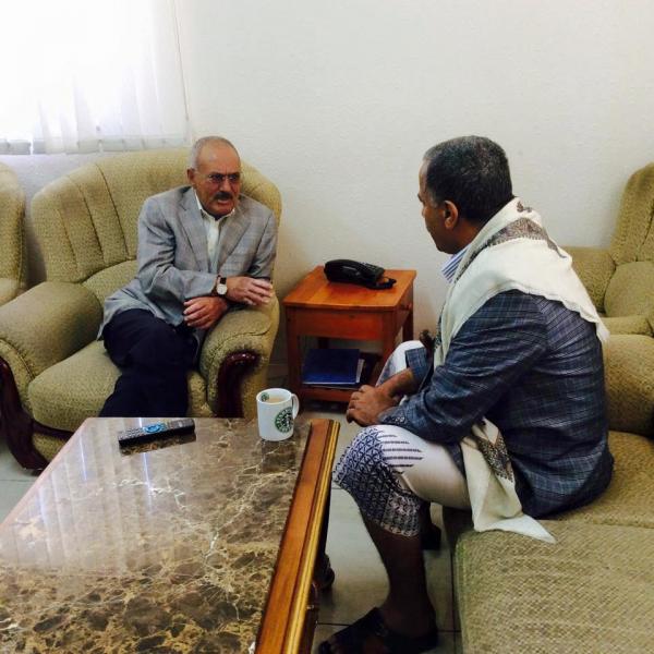 علي عبدالله صالح يرد على انباء خروجه من اليمن، وينشر صورة حديثه له (تصريح)