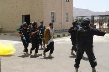حشود عسكرية تتوجه الى منطقة حده: اليوم الساعة السابعة والنصف مساءً انتهاء الهدنة بين الجيش وقوات الأحمر تنذر بمواجهات مرتقبة 