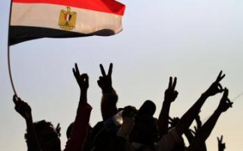 فوضى وبطالة وحرية... إنجازات 5 أشهر بعد سقوط مبارك 
