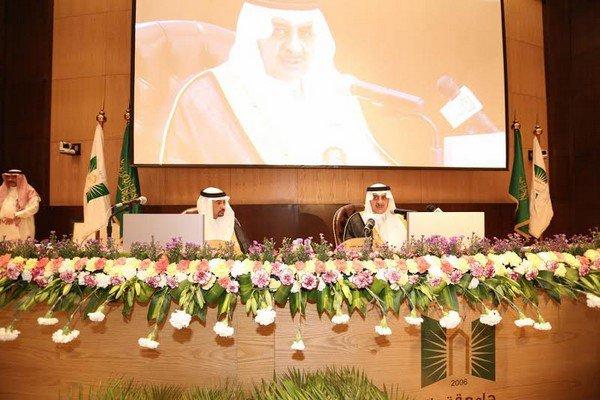 قال له: أنت في بلادك وبين أهلك ومثلك مثل أي سعودي..أمير تبوك يحقق أمنية طالب يمني بمواصلة دراسته العليا