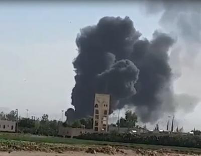شاهد بالفيديو: قصف طائرات عاصفة الأمل على مطار صنعاء الدولي وإحراقه، وإخراجه عن الخدمة