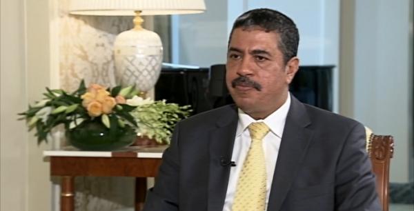 خالد بحاح يتحدث إلى متى ستستمر "الضربات الجوية ضد جماعة الحوثي" ويكشف عن شخصية وزير الدفاع اليمني