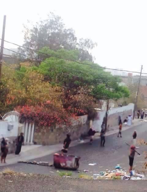 مقاومة تعز تستولي على منزل شيخ الجعاشن (صورة)