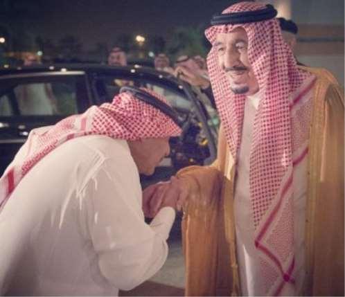 الأمير مقرن يرد على المشككين في علاقته بالملك سلمان ( صورة)